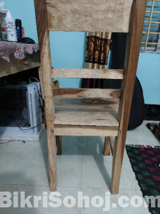 কাঠের চেয়ার ৩ মাস ব্যবহৃত